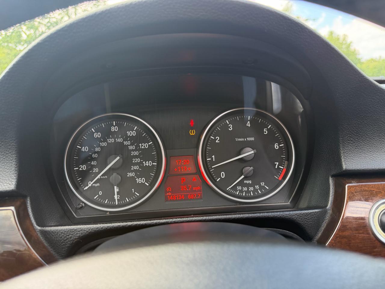 BMW 3 Series 4dr Sdn 328i xDrive AWD 2011