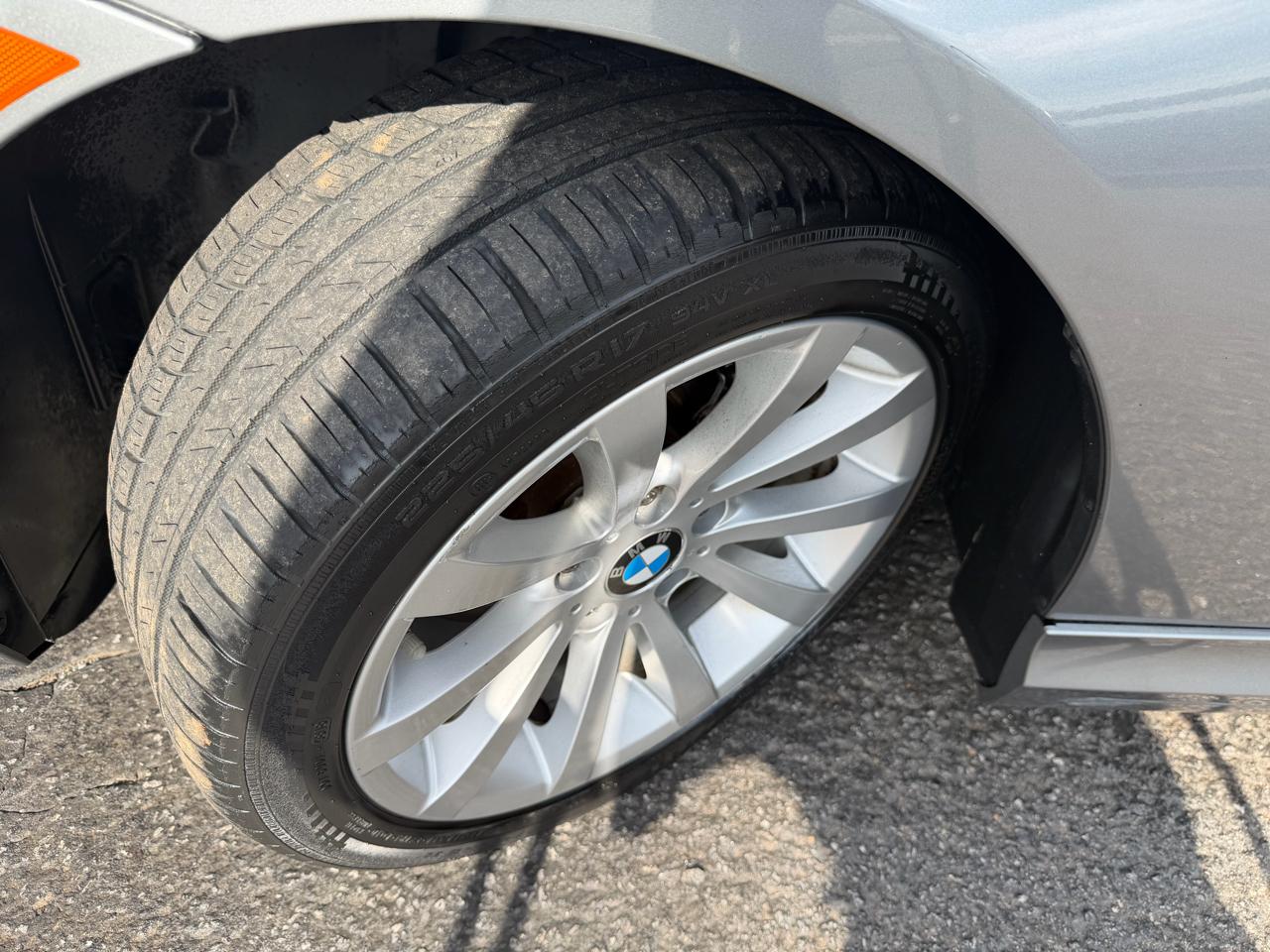 BMW 3 Series 4dr Sdn 328i xDrive AWD 2011