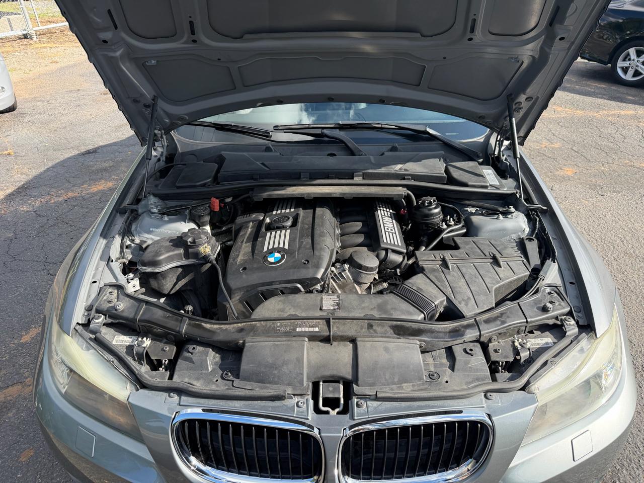 BMW 3 Series 4dr Sdn 328i xDrive AWD 2011