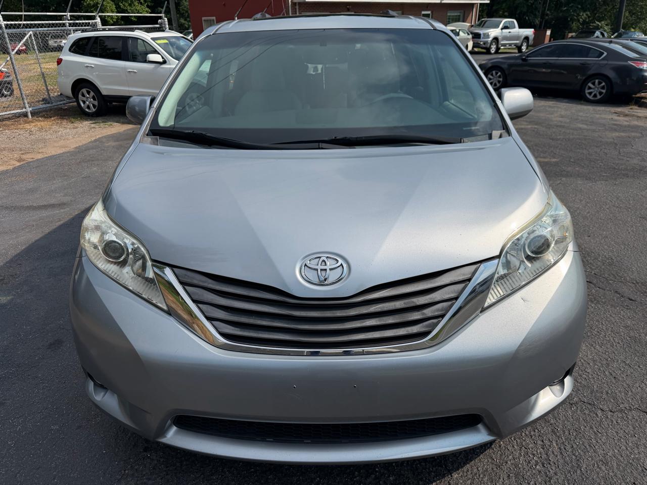 Toyota Sienna XLE Limited 2011