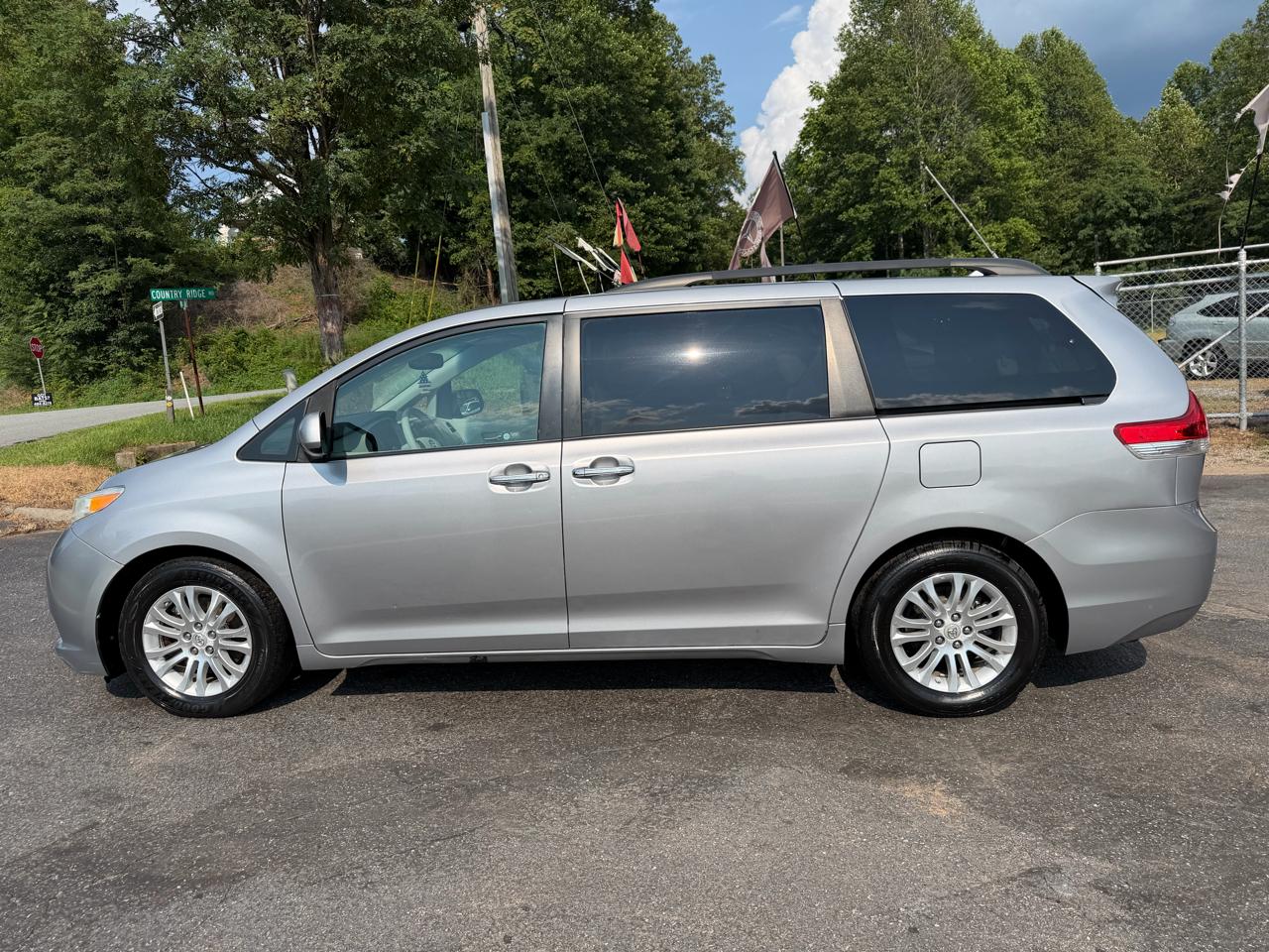 Toyota Sienna XLE Limited 2011