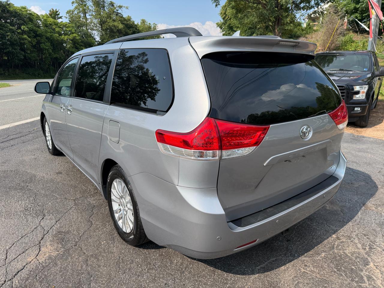 Toyota Sienna XLE Limited 2011