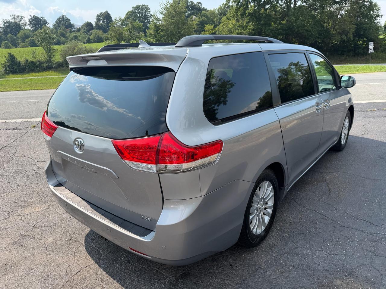 Toyota Sienna XLE Limited 2011