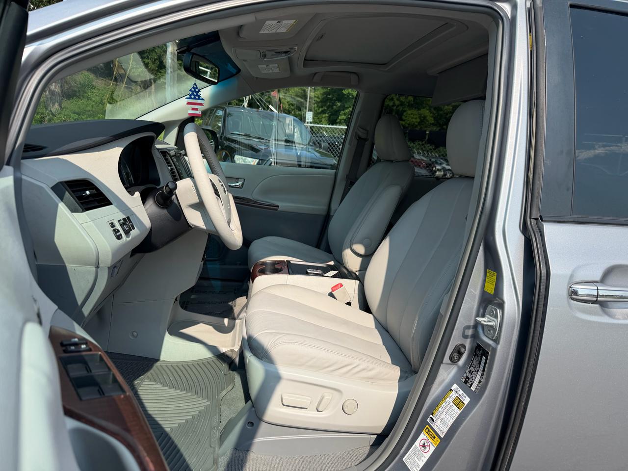 Toyota Sienna XLE Limited 2011