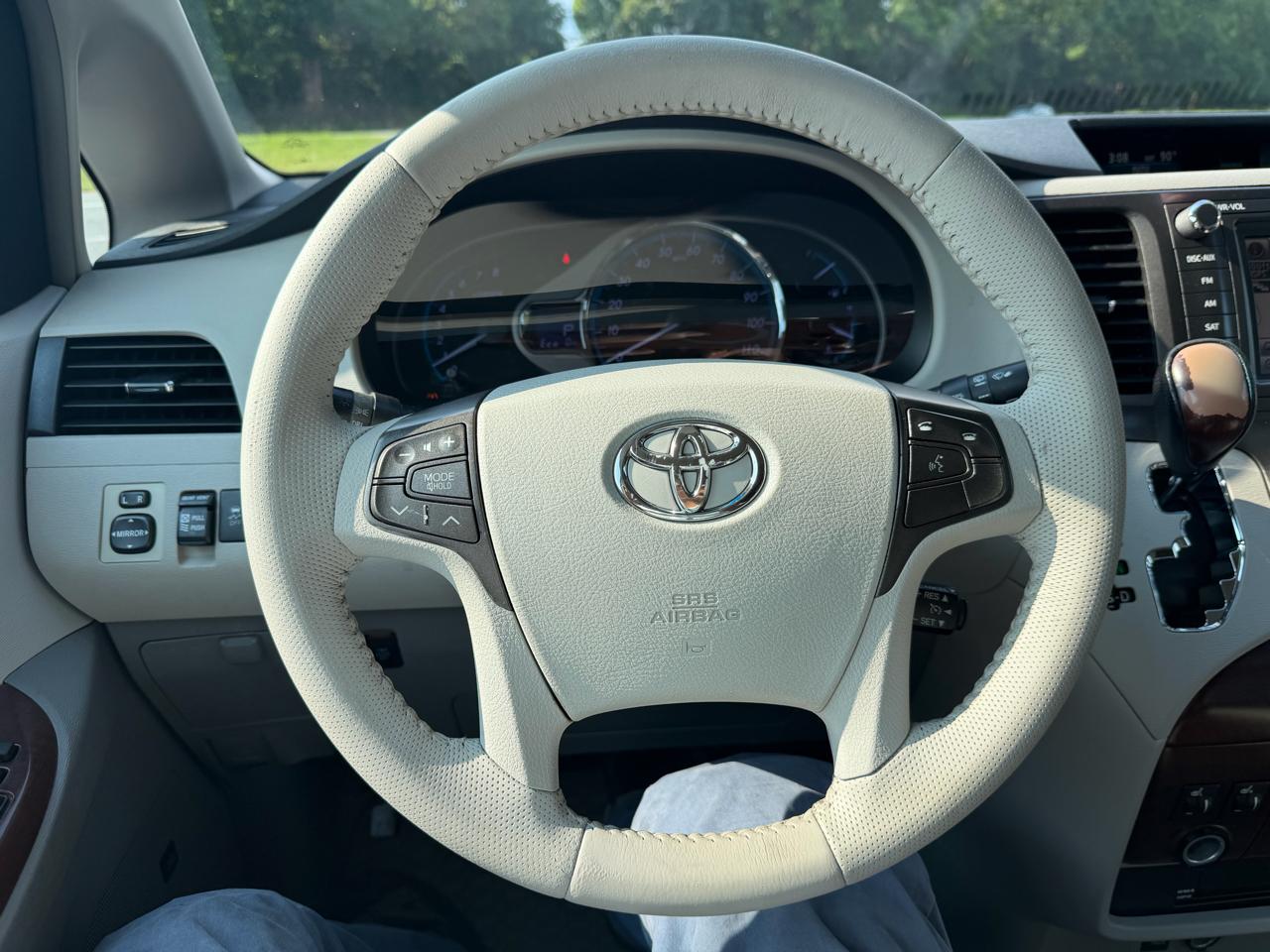 Toyota Sienna XLE Limited 2011