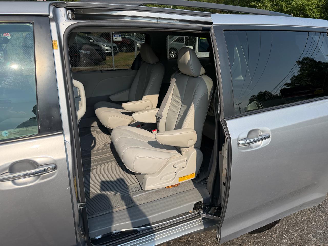 Toyota Sienna XLE Limited 2011