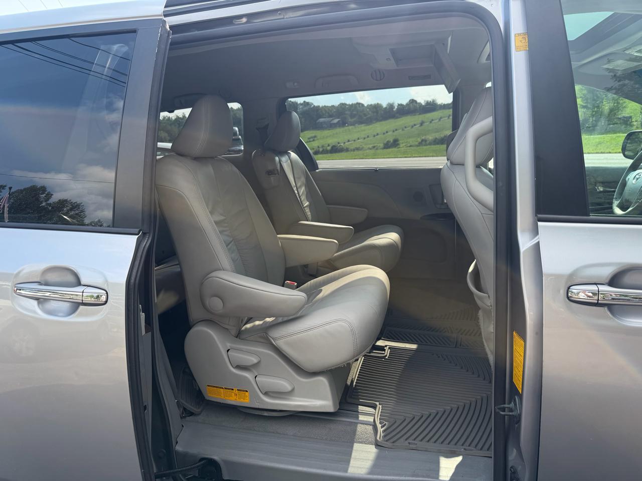 Toyota Sienna XLE Limited 2011