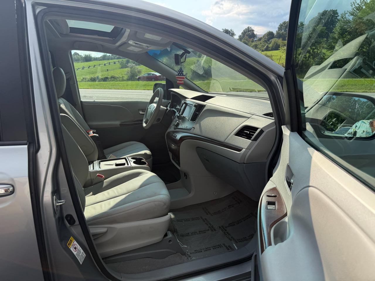 Toyota Sienna XLE Limited 2011