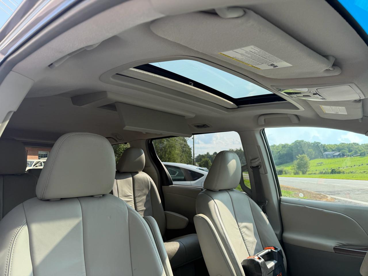 Toyota Sienna XLE Limited 2011