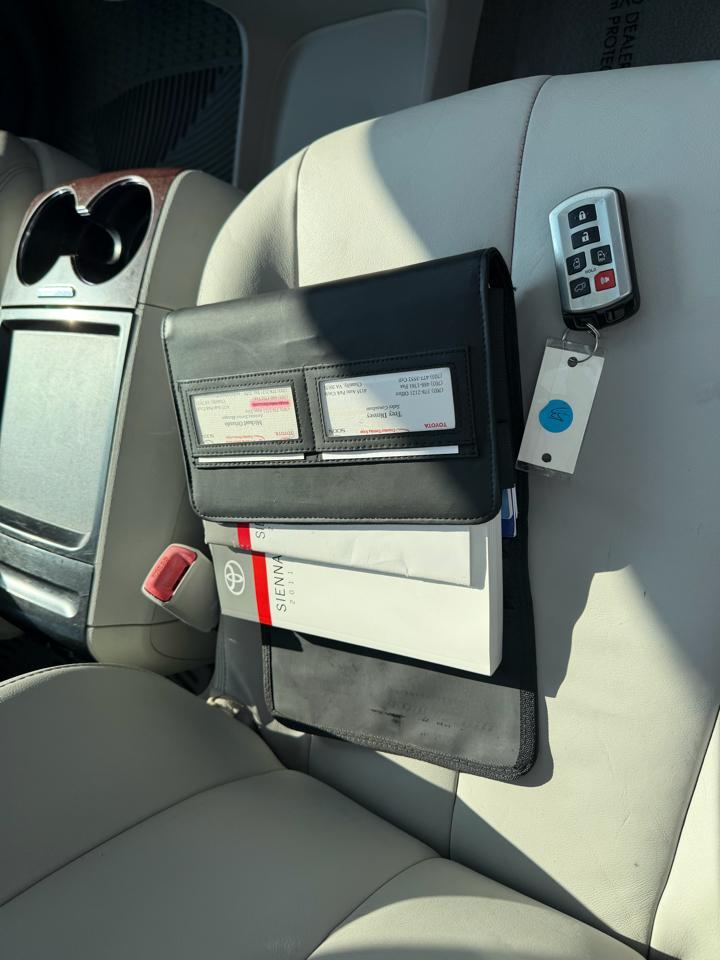 Toyota Sienna XLE Limited 2011
