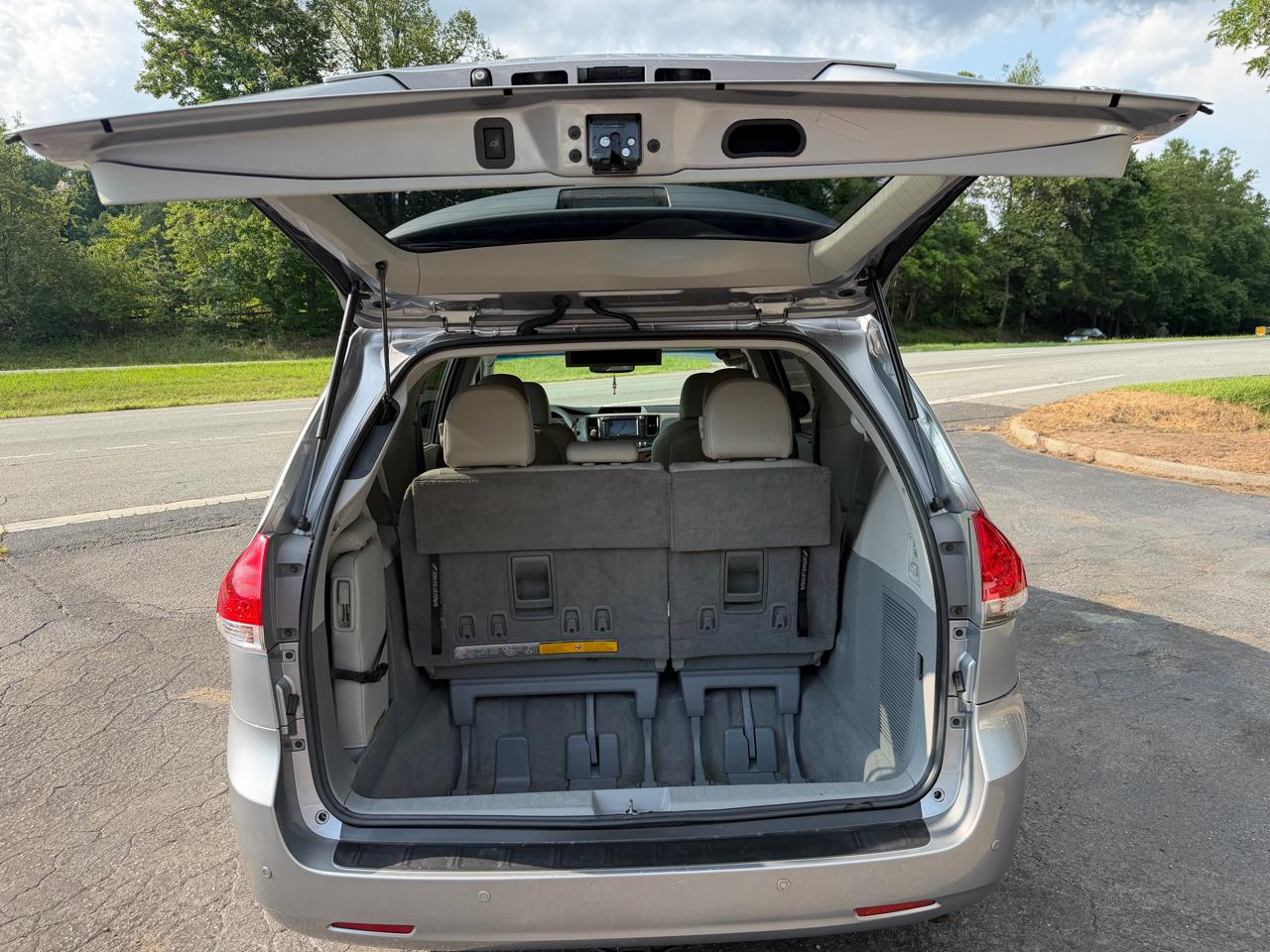 Toyota Sienna XLE Limited 2011