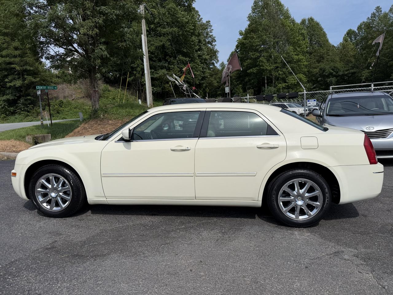 Chrysler 300 4dr Sdn 300 Limited RWD 2007