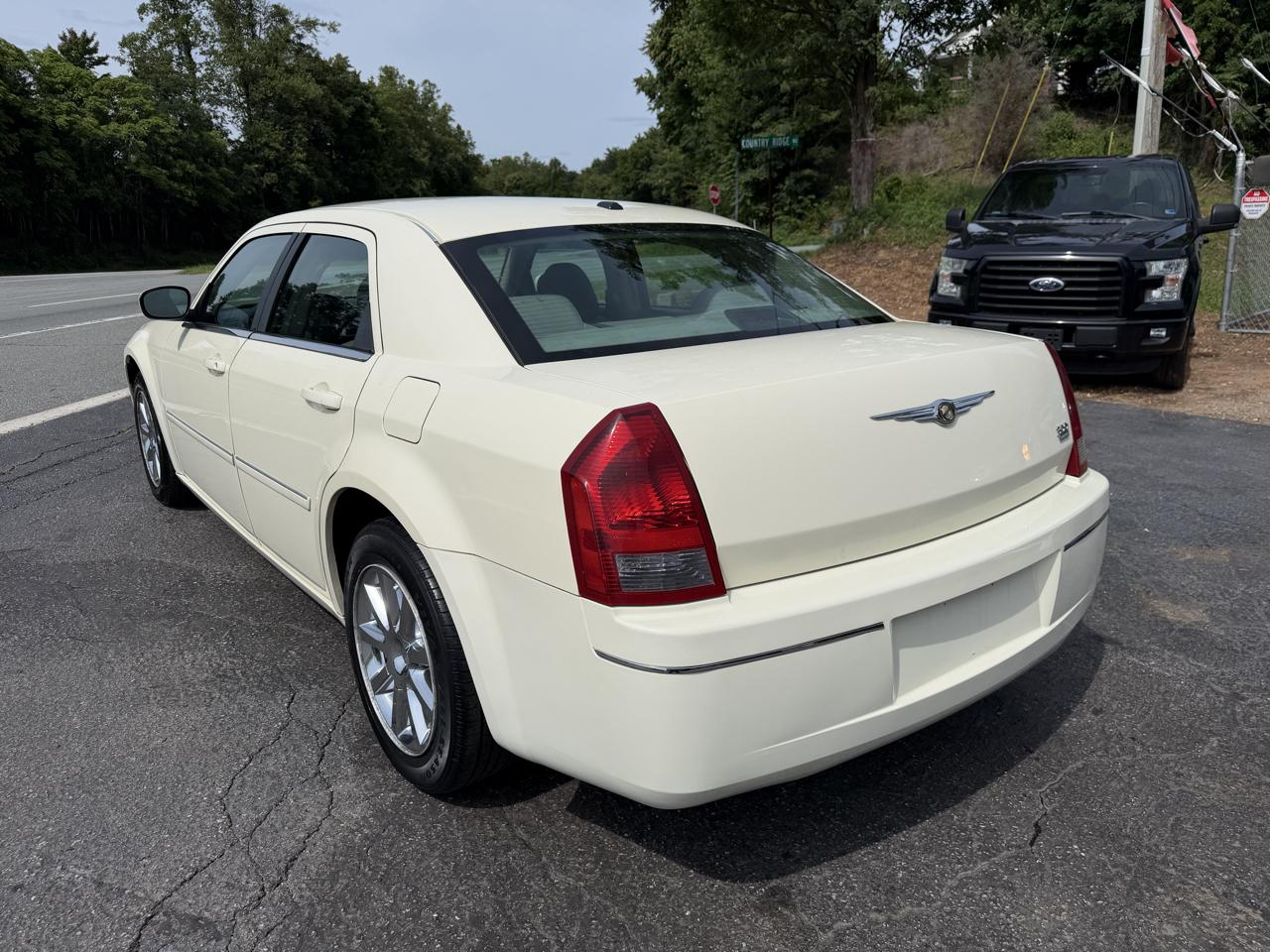 Chrysler 300 4dr Sdn 300 Limited RWD 2007