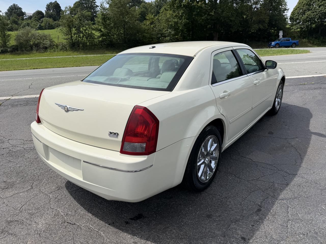 Chrysler 300 4dr Sdn 300 Limited RWD 2007