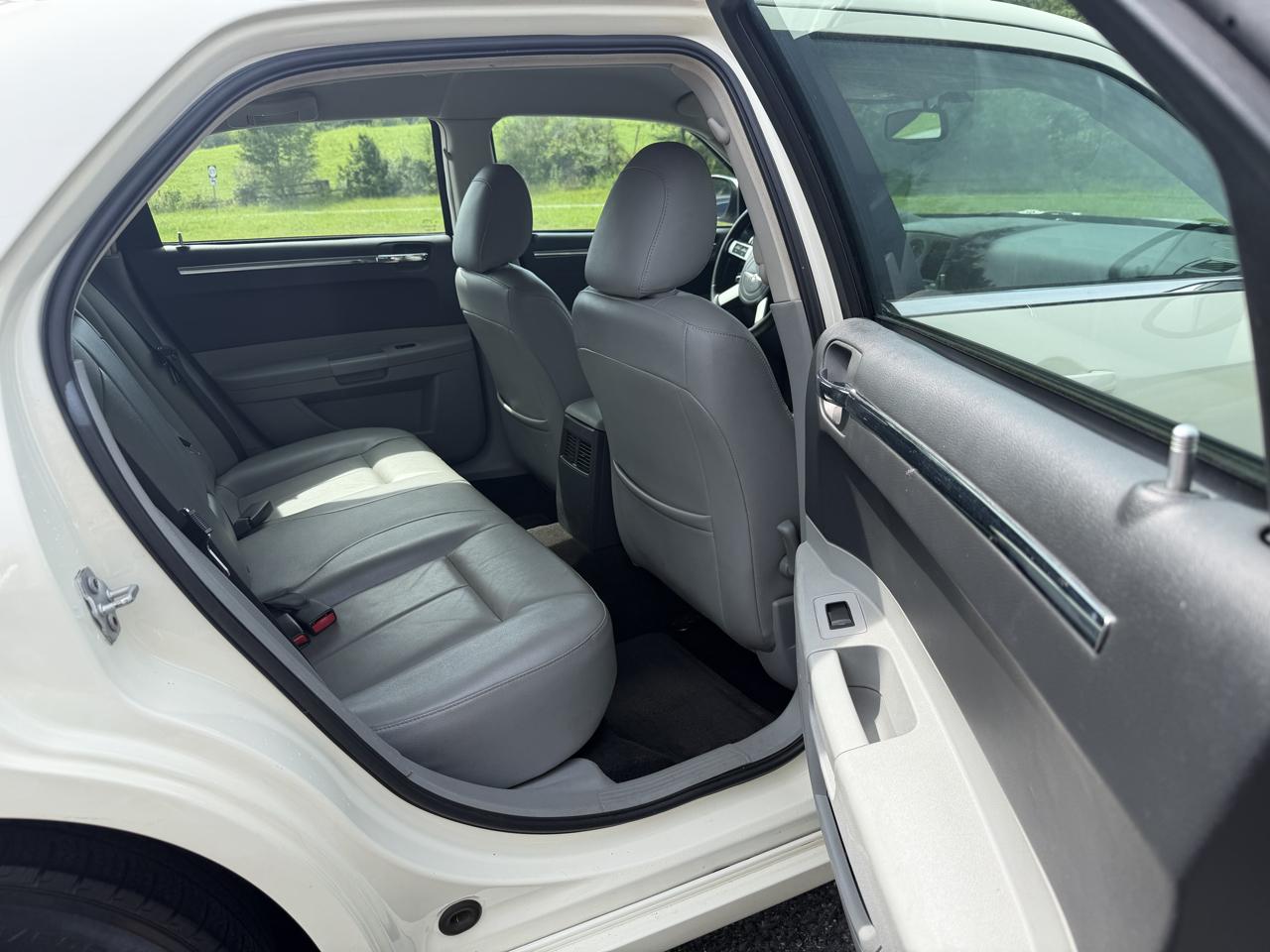 Chrysler 300 4dr Sdn 300 Limited RWD 2007