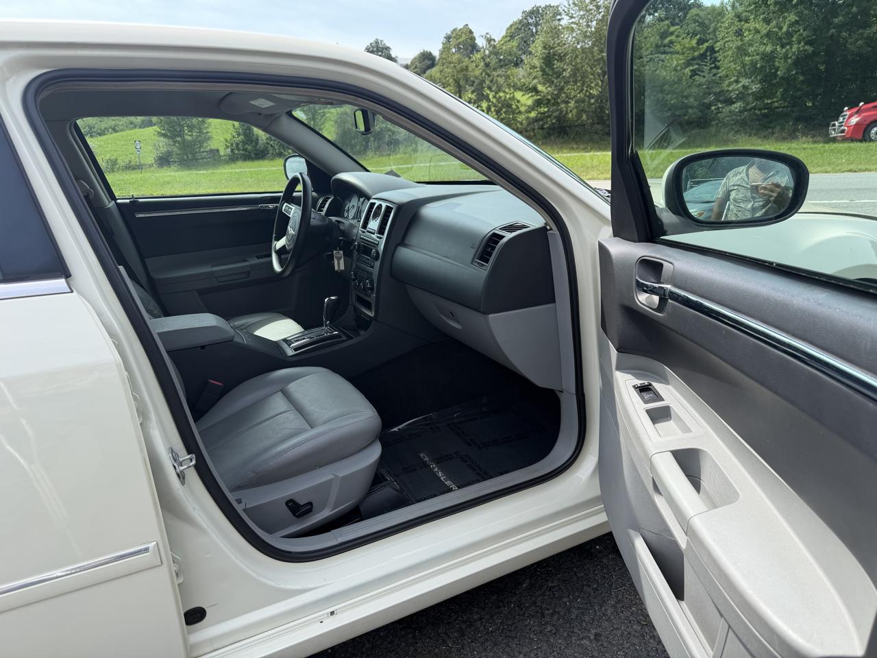 Chrysler 300 4dr Sdn 300 Limited RWD 2007