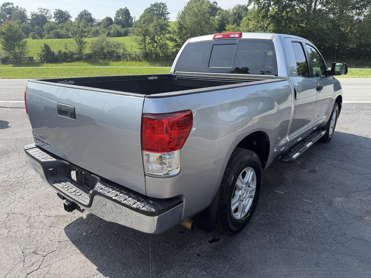 Toyota Tundra 2WD Truck Dbl 4.6L V8 6-Spd AT (Natl) 2010
