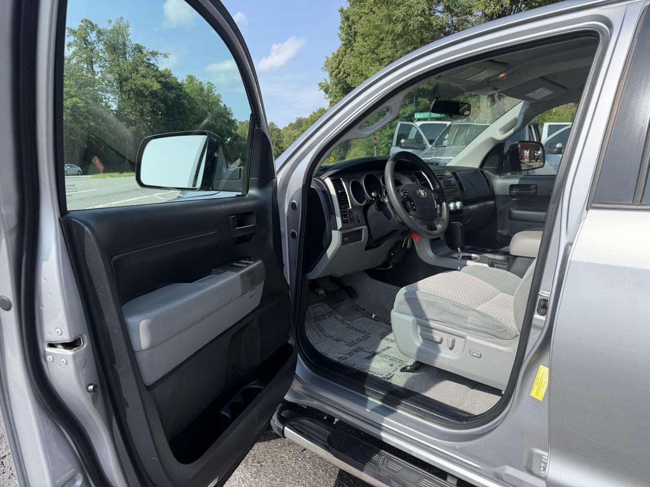 Toyota Tundra 2WD Truck Dbl 4.6L V8 6-Spd AT (Natl) 2010