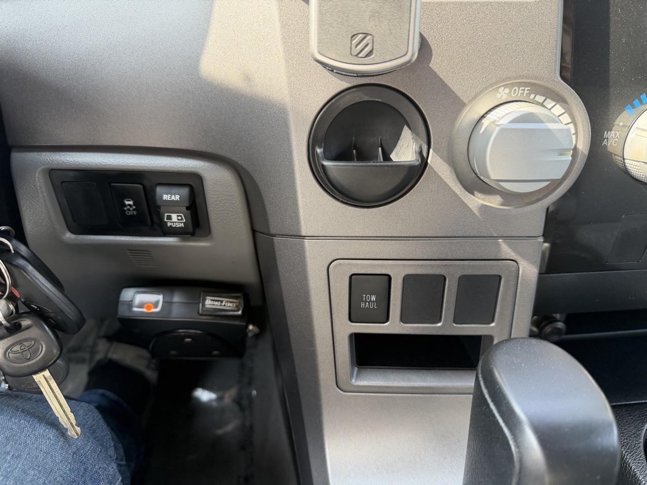 Toyota Tundra 2WD Truck Dbl 4.6L V8 6-Spd AT (Natl) 2010