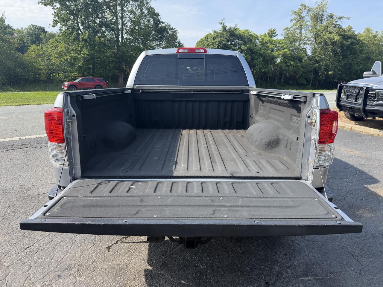 Toyota Tundra 2WD Truck Dbl 4.6L V8 6-Spd AT (Natl) 2010