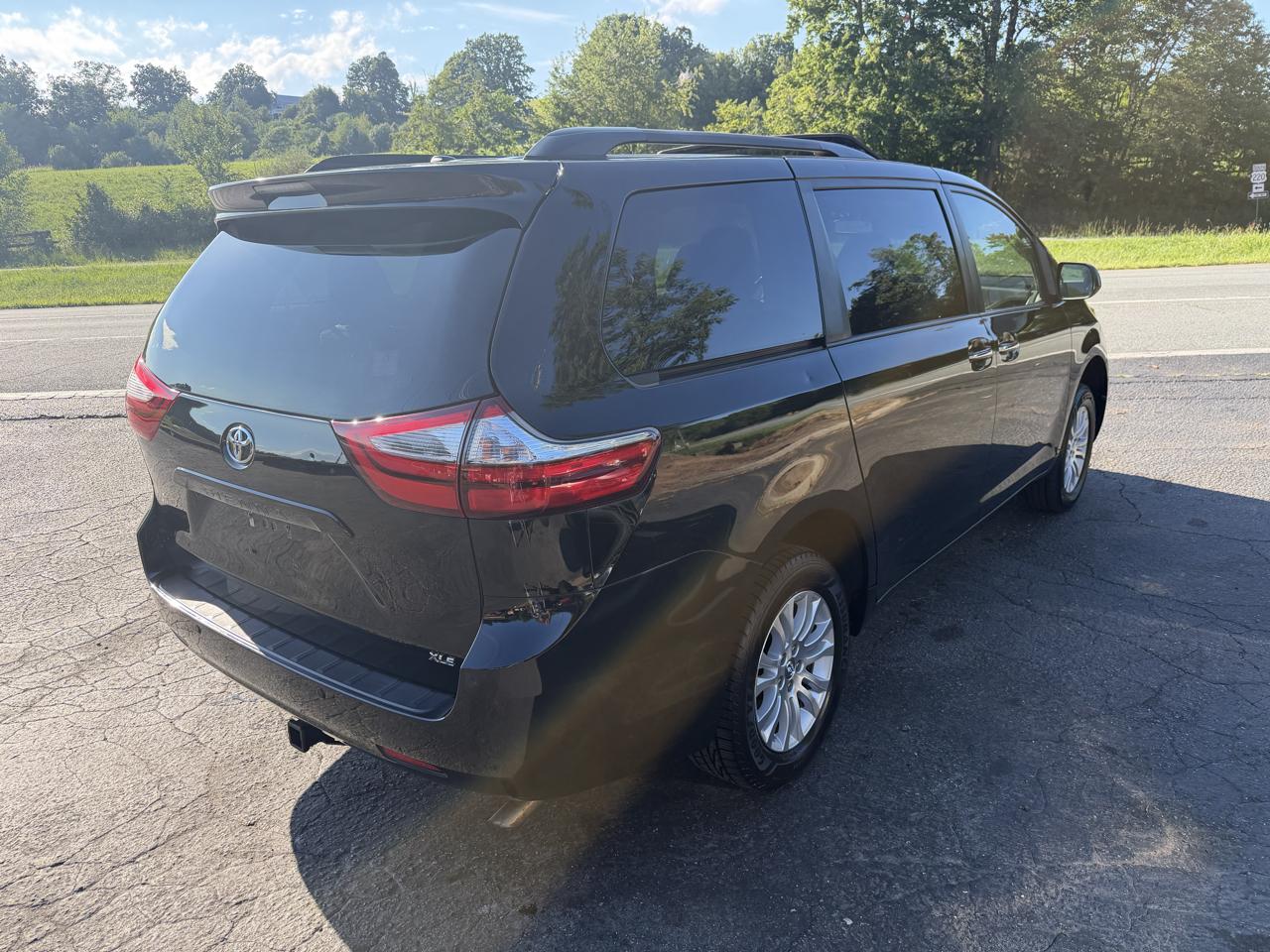 Toyota Sienna XLE Limited 2017