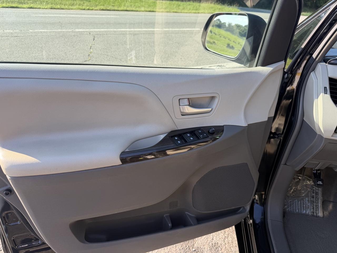 Toyota Sienna XLE Limited 2017