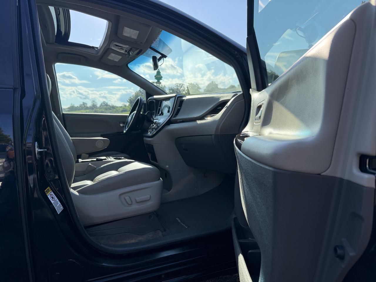 Toyota Sienna XLE Limited 2017