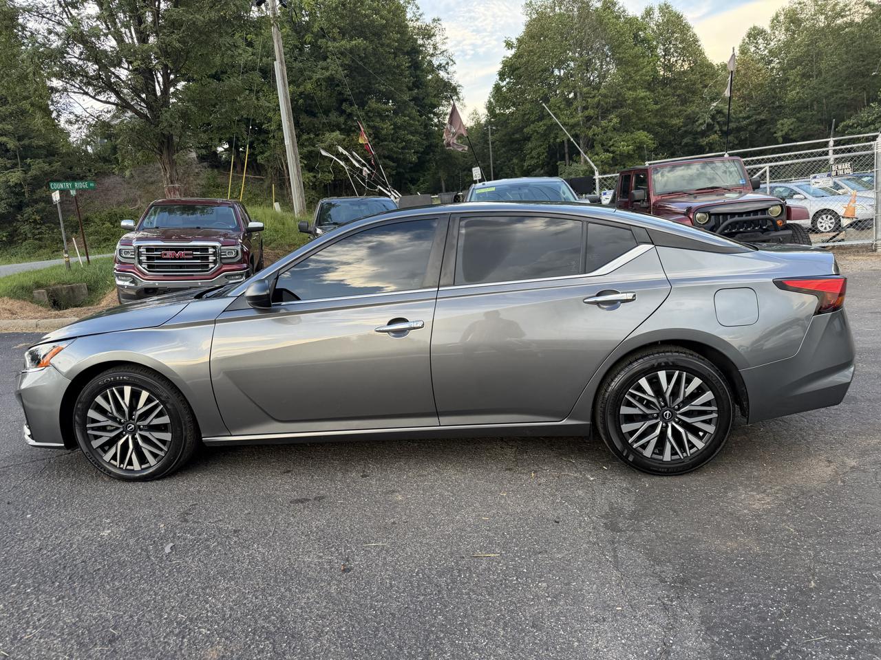 Nissan Altima 2.5 SV Sedan 2024