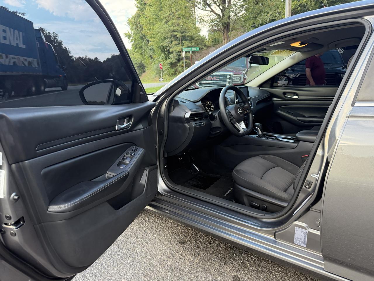 Nissan Altima 2.5 SV Sedan 2024