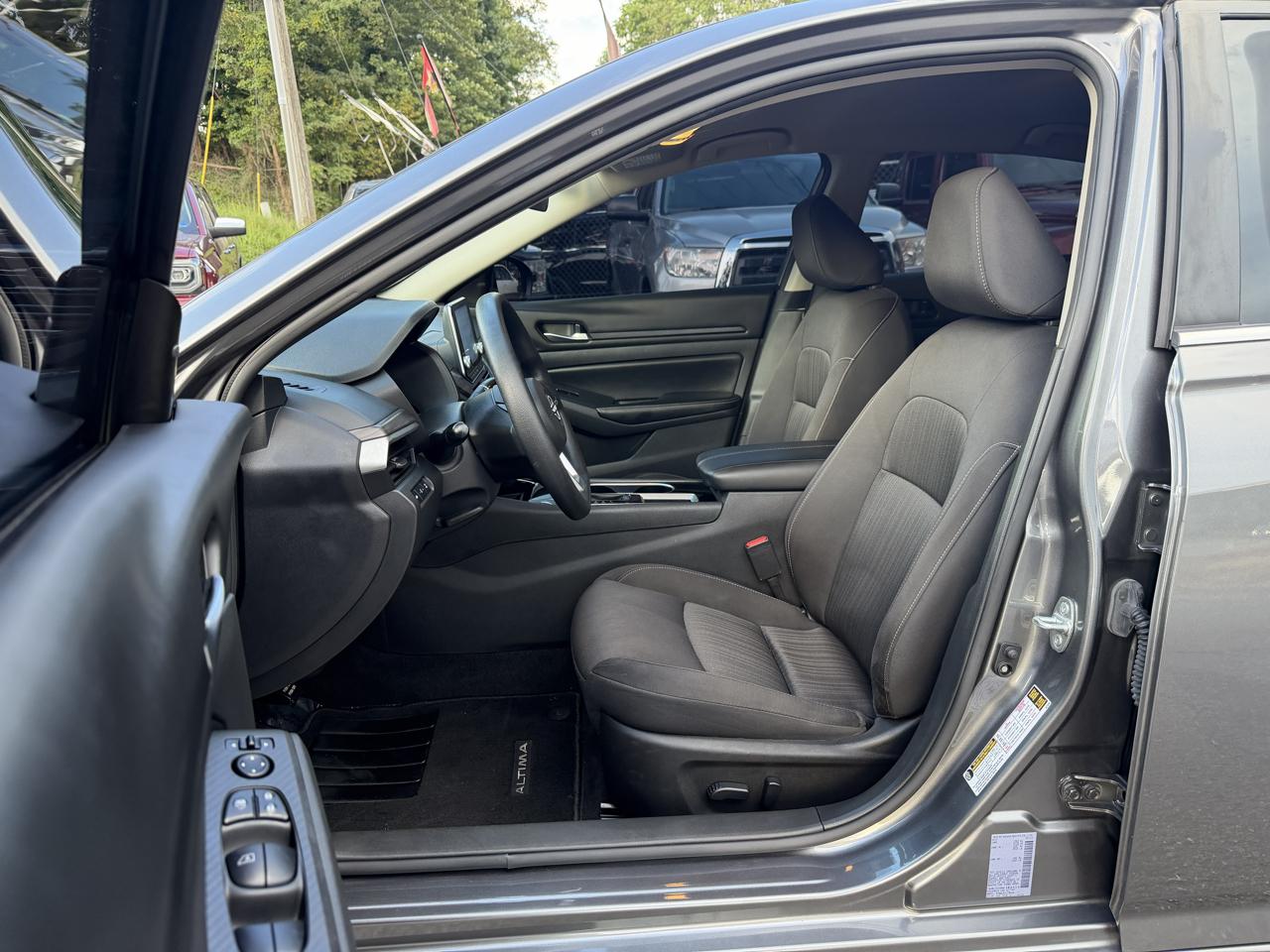 Nissan Altima 2.5 SV Sedan 2024