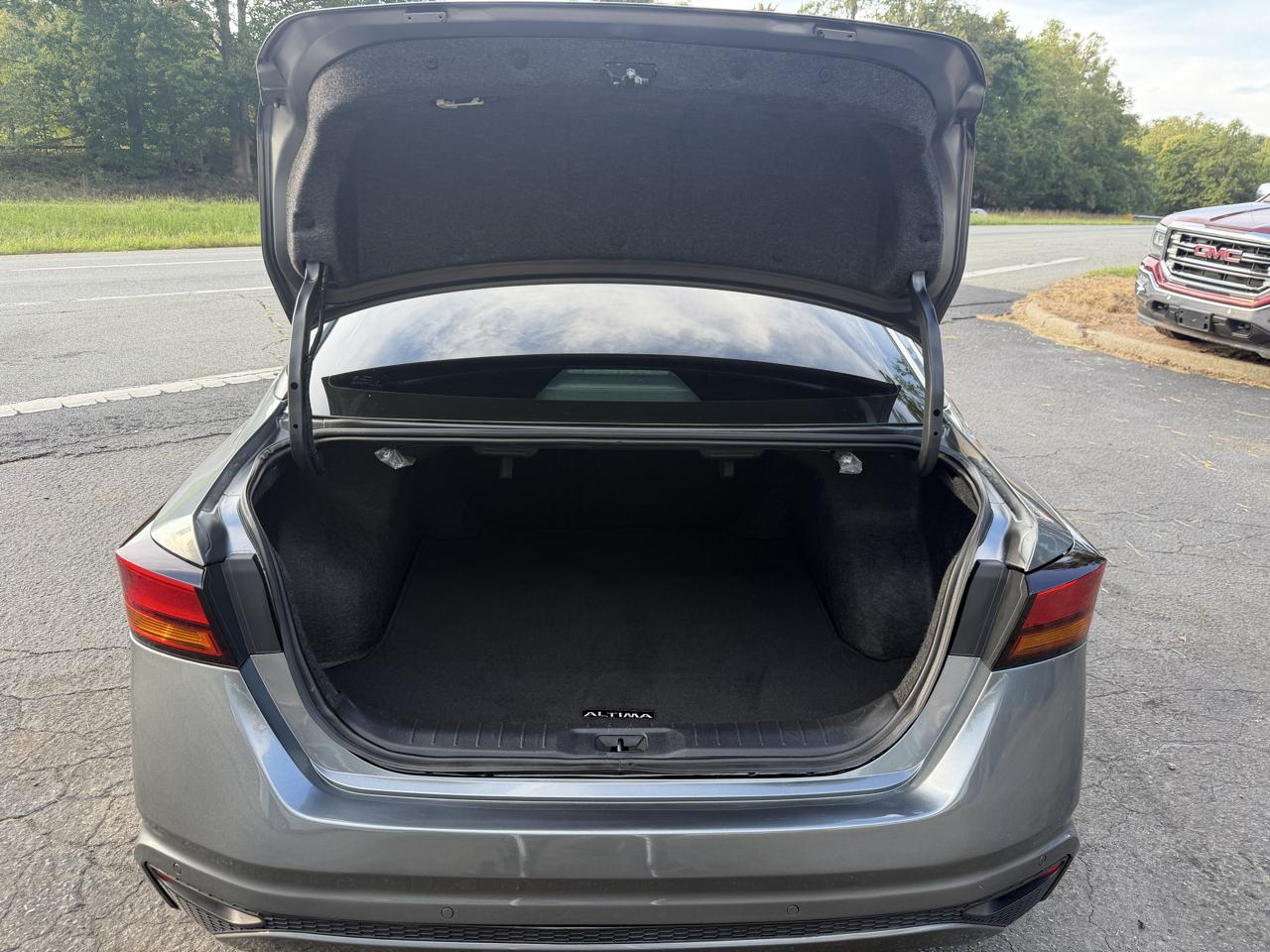 Nissan Altima 2.5 SV Sedan 2024