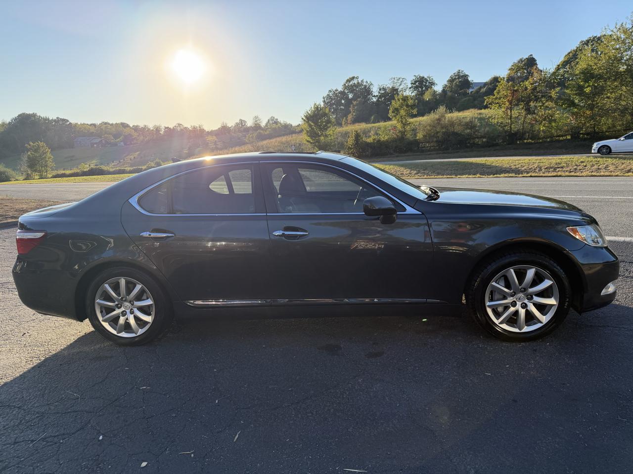 Lexus LS 460 4dr Sdn RWD 2009