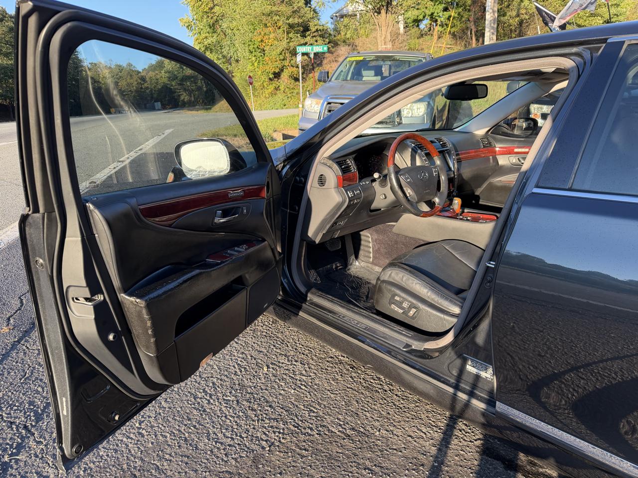 Lexus LS 460 4dr Sdn RWD 2009