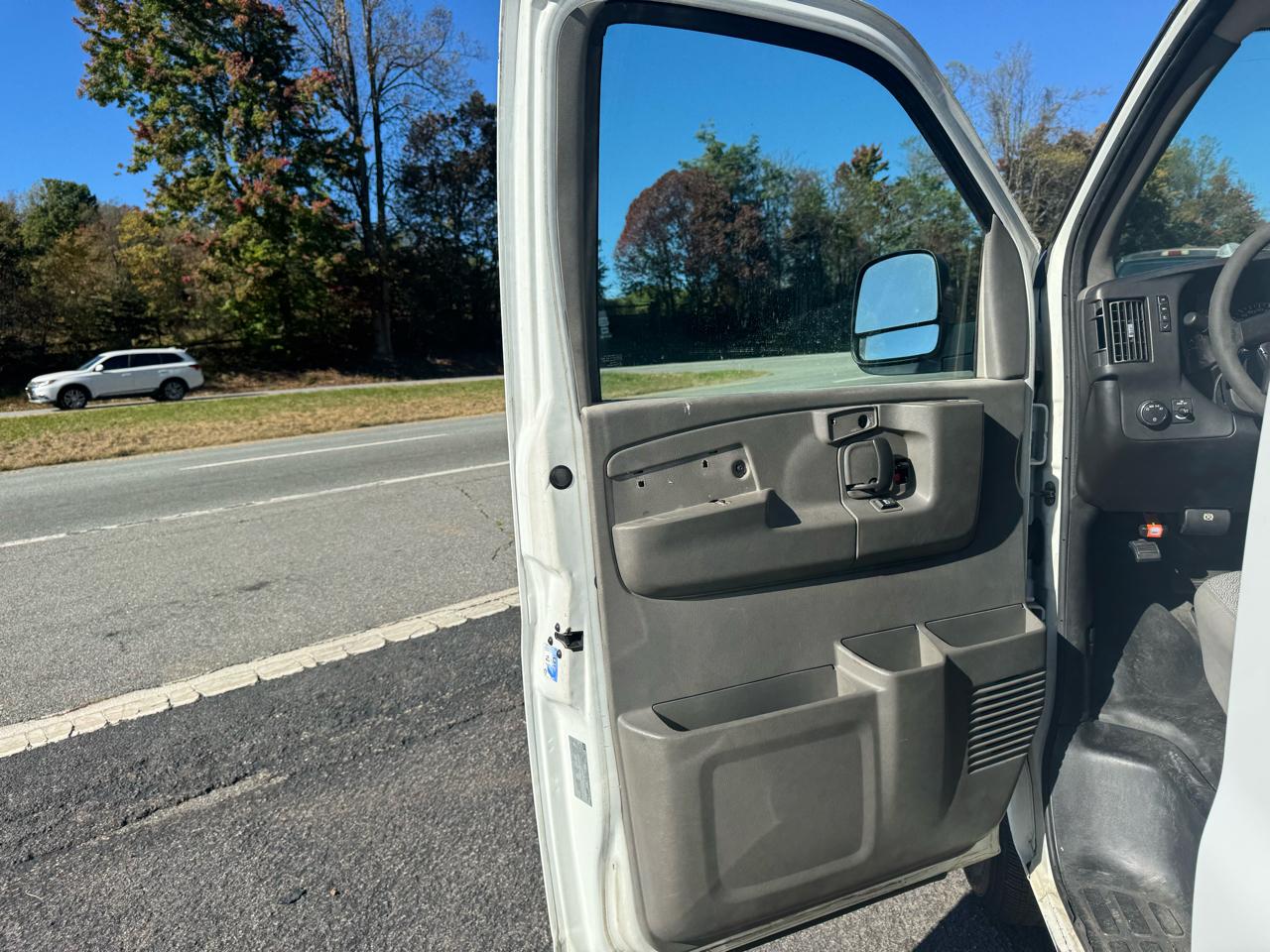 Chevrolet Express Cargo Van AWD 1500 135" 2009