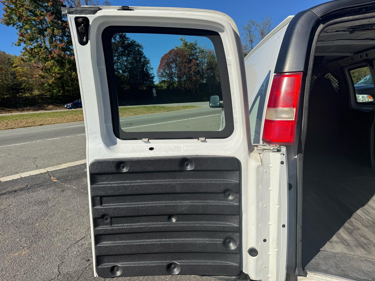 Chevrolet Express Cargo Van AWD 1500 135" 2009