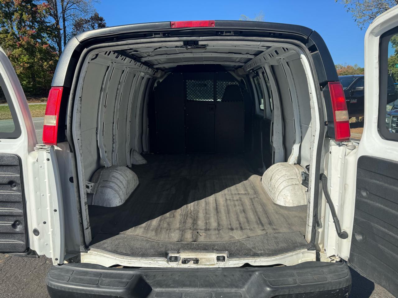 Chevrolet Express Cargo Van AWD 1500 135" 2009