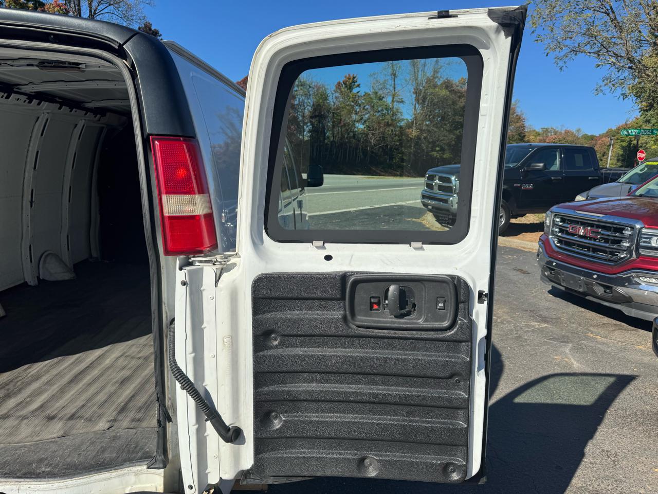 Chevrolet Express Cargo Van AWD 1500 135" 2009