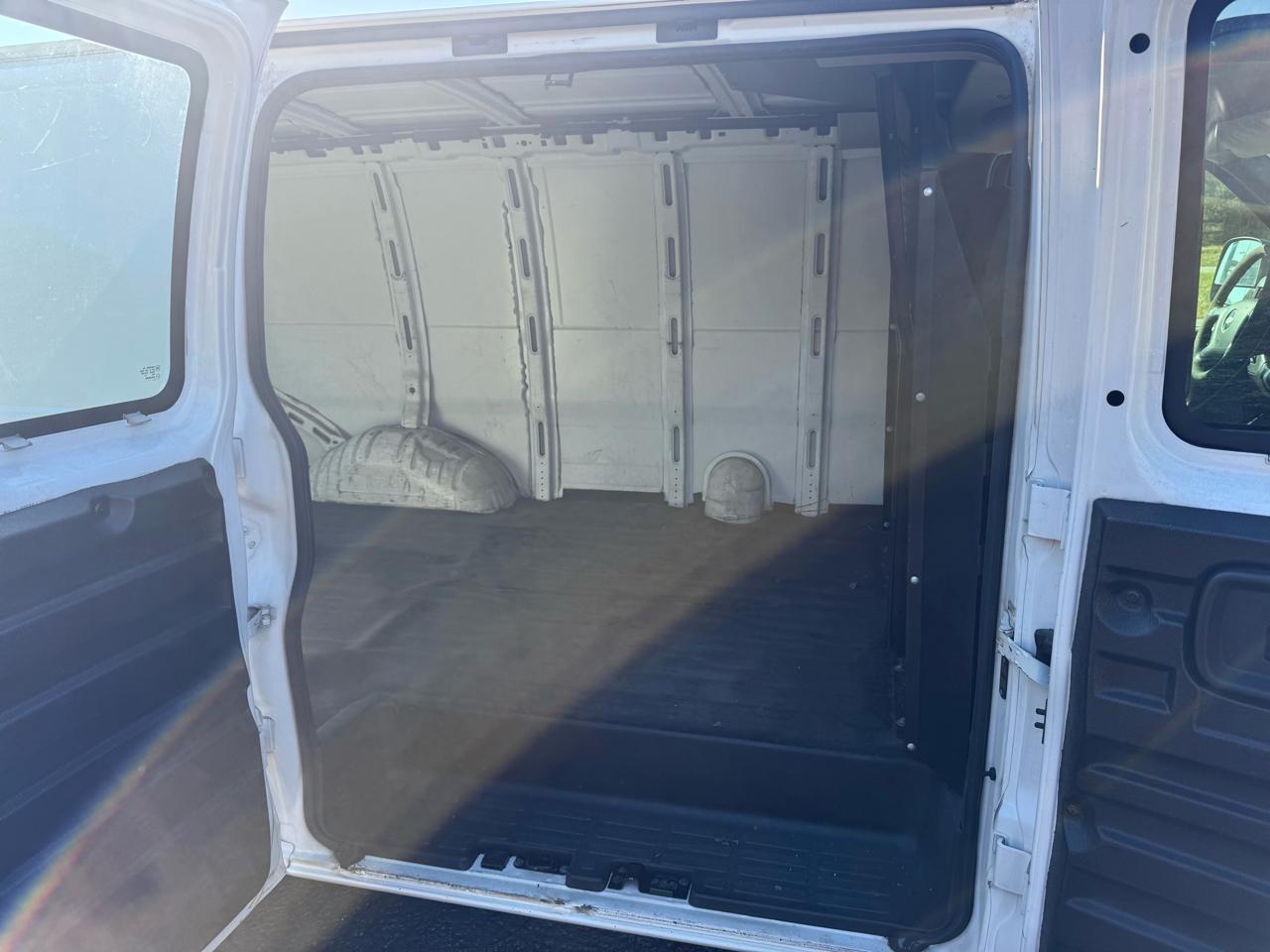Chevrolet Express Cargo Van AWD 1500 135" 2009