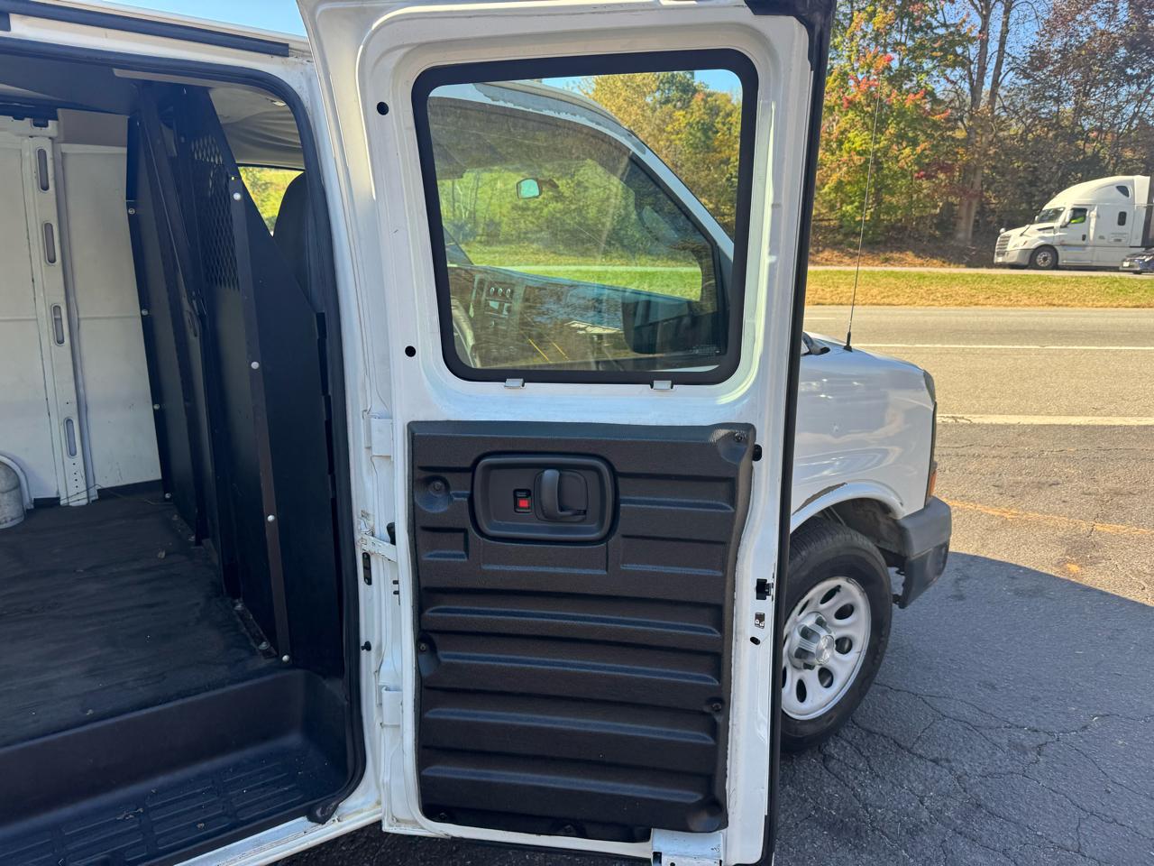 Chevrolet Express Cargo Van AWD 1500 135" 2009