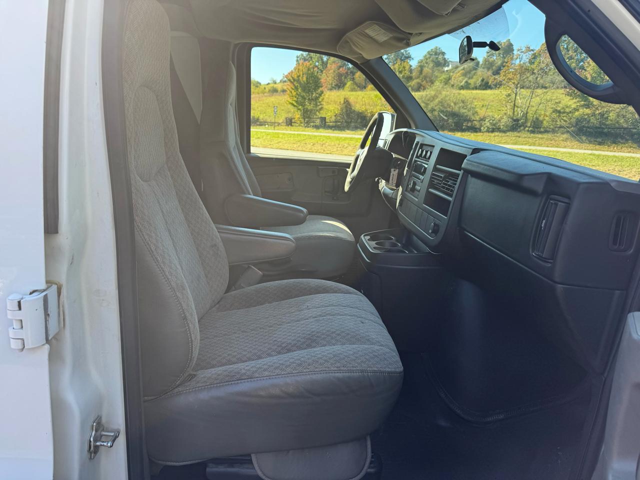 Chevrolet Express Cargo Van AWD 1500 135" 2009