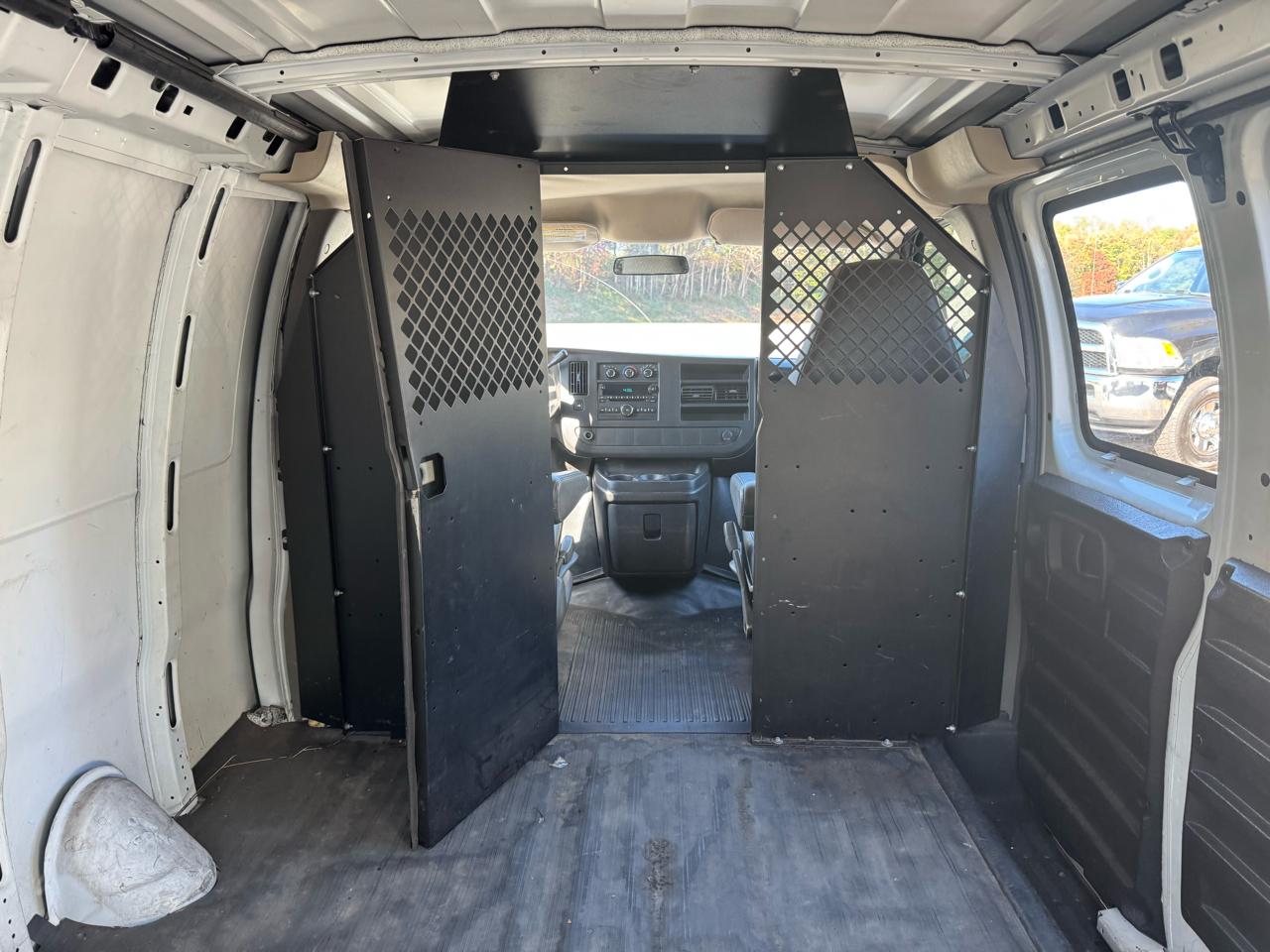 Chevrolet Express Cargo Van AWD 1500 135" 2009