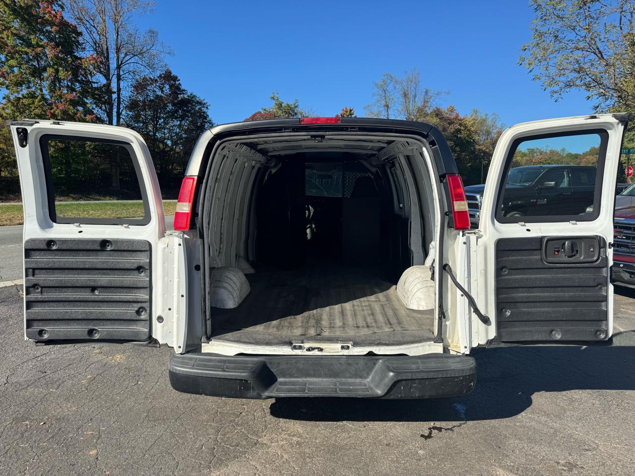 Chevrolet Express Cargo Van AWD 1500 135" 2009