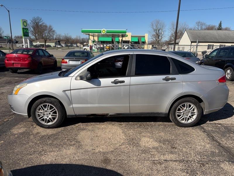 Ford Focus SE Sedan 2011
