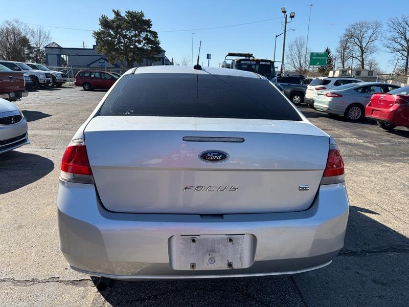 Ford Focus SE Sedan 2011