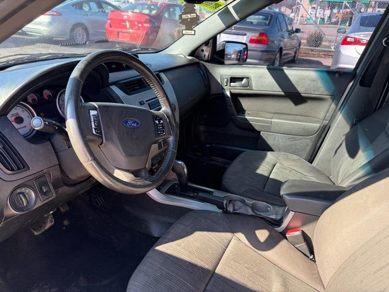 Ford Focus SE Sedan 2011