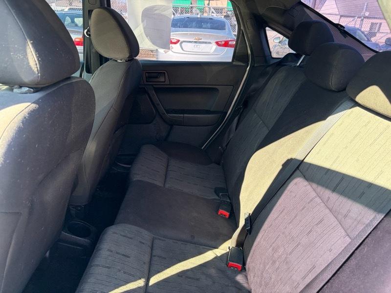 Ford Focus SE Sedan 2011