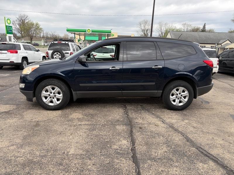 Chevrolet Traverse LS FWD w/PDC 2011