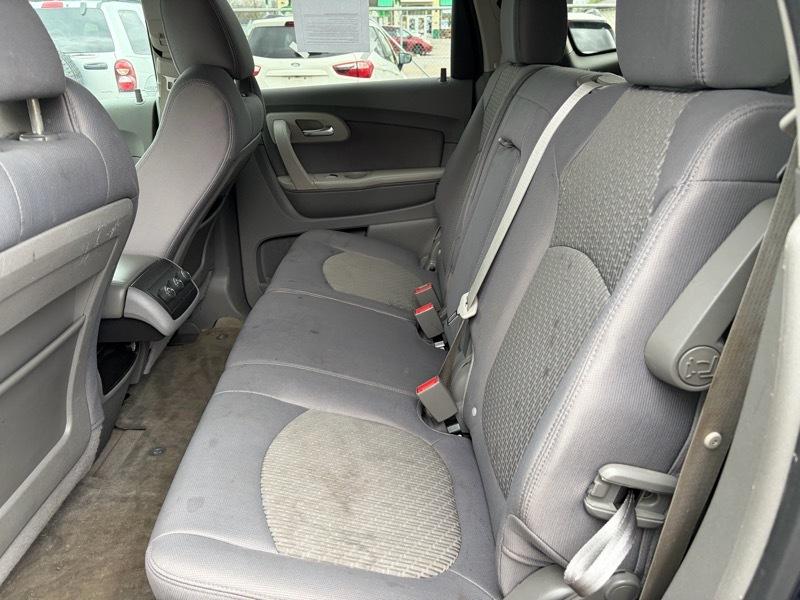 Chevrolet Traverse LS FWD w/PDC 2011