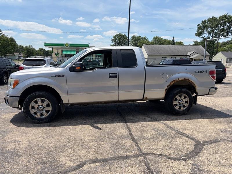 Ford F-150 XL SuperCab 8-ft. Bed 4WD 2011