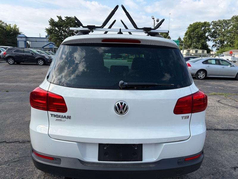 Volkswagen Tiguan S 2017